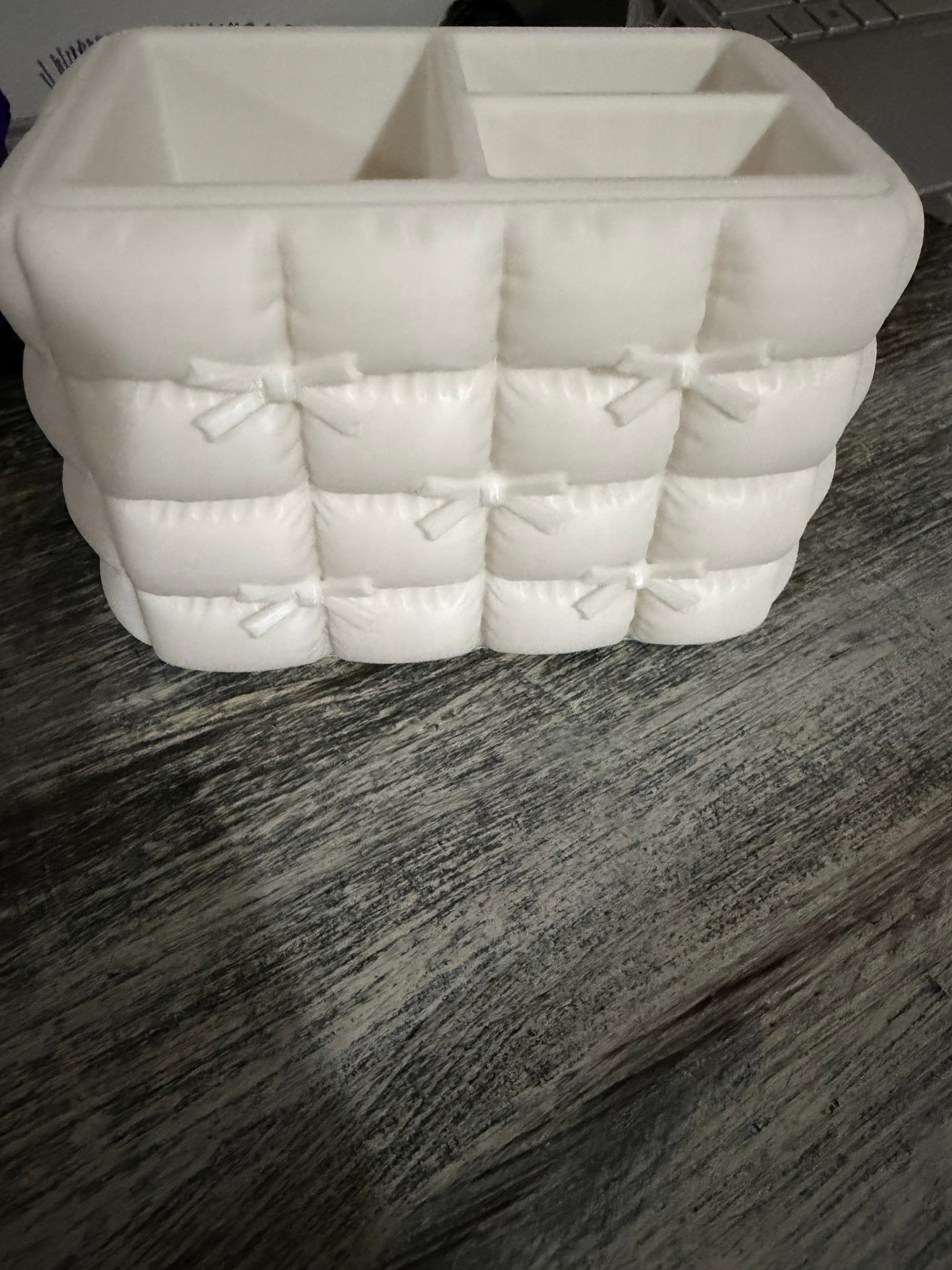 Quilted makeup brush holder