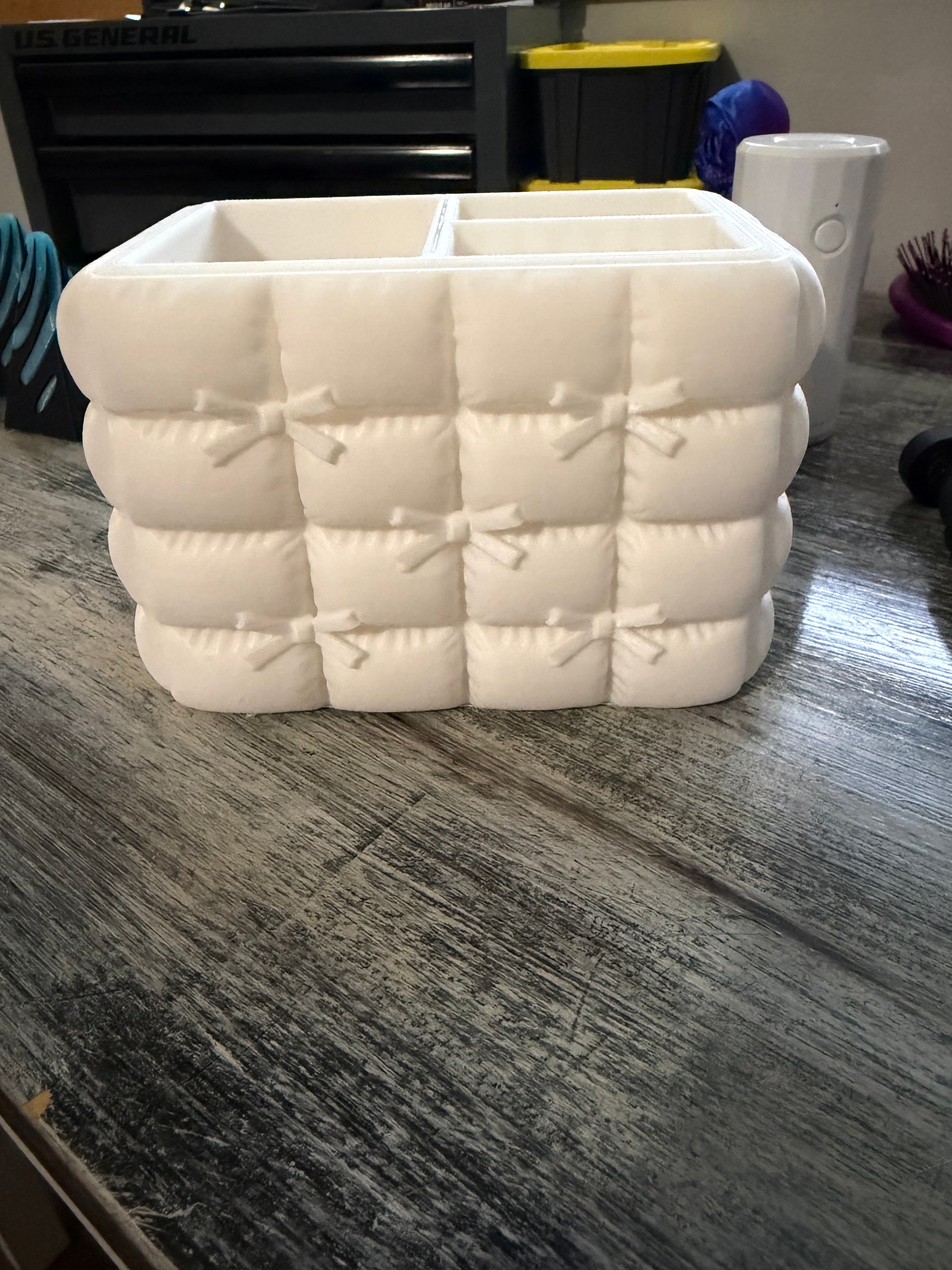 Quilted makeup brush holder