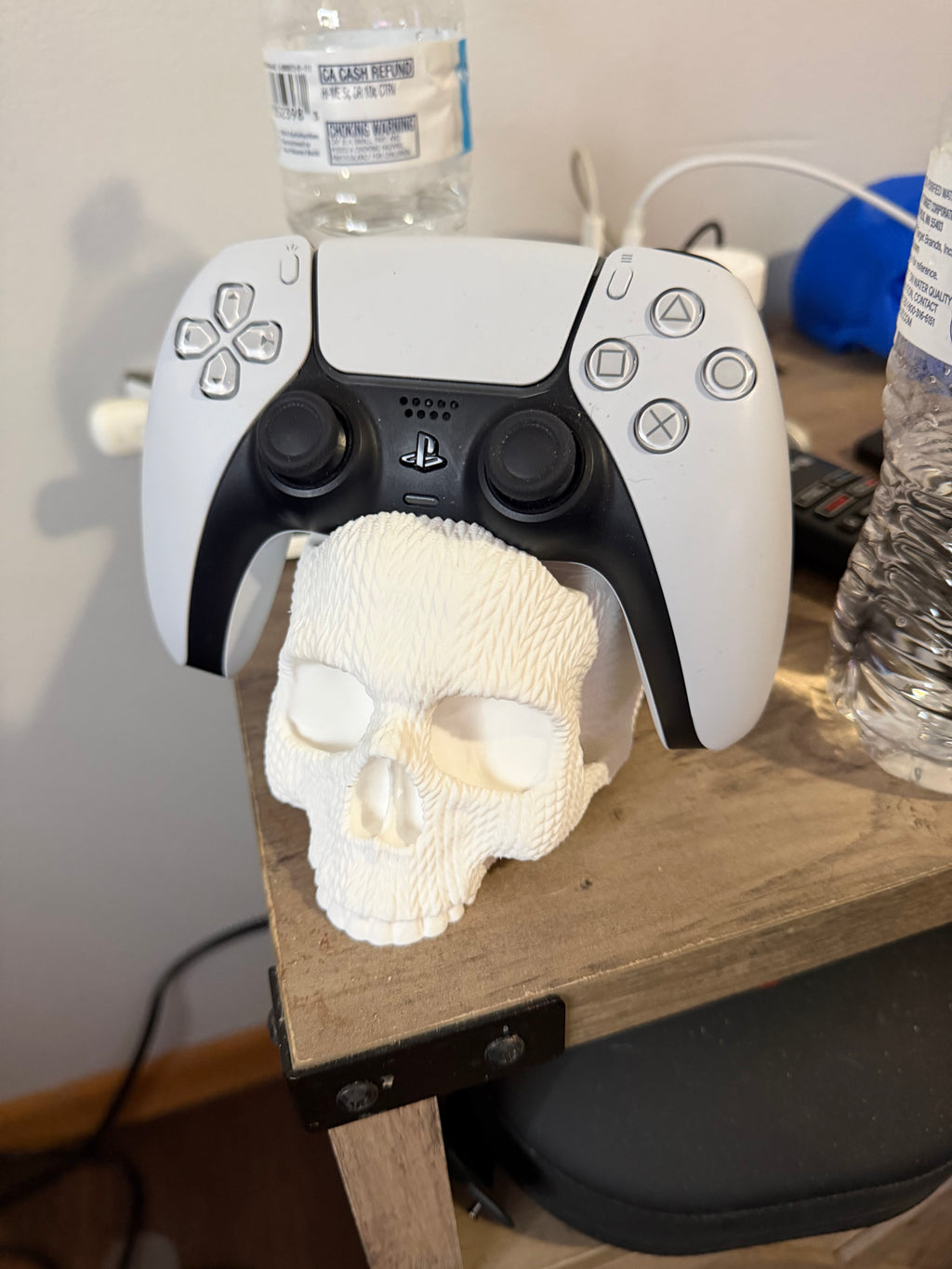 Knit skull PS5 controller holder