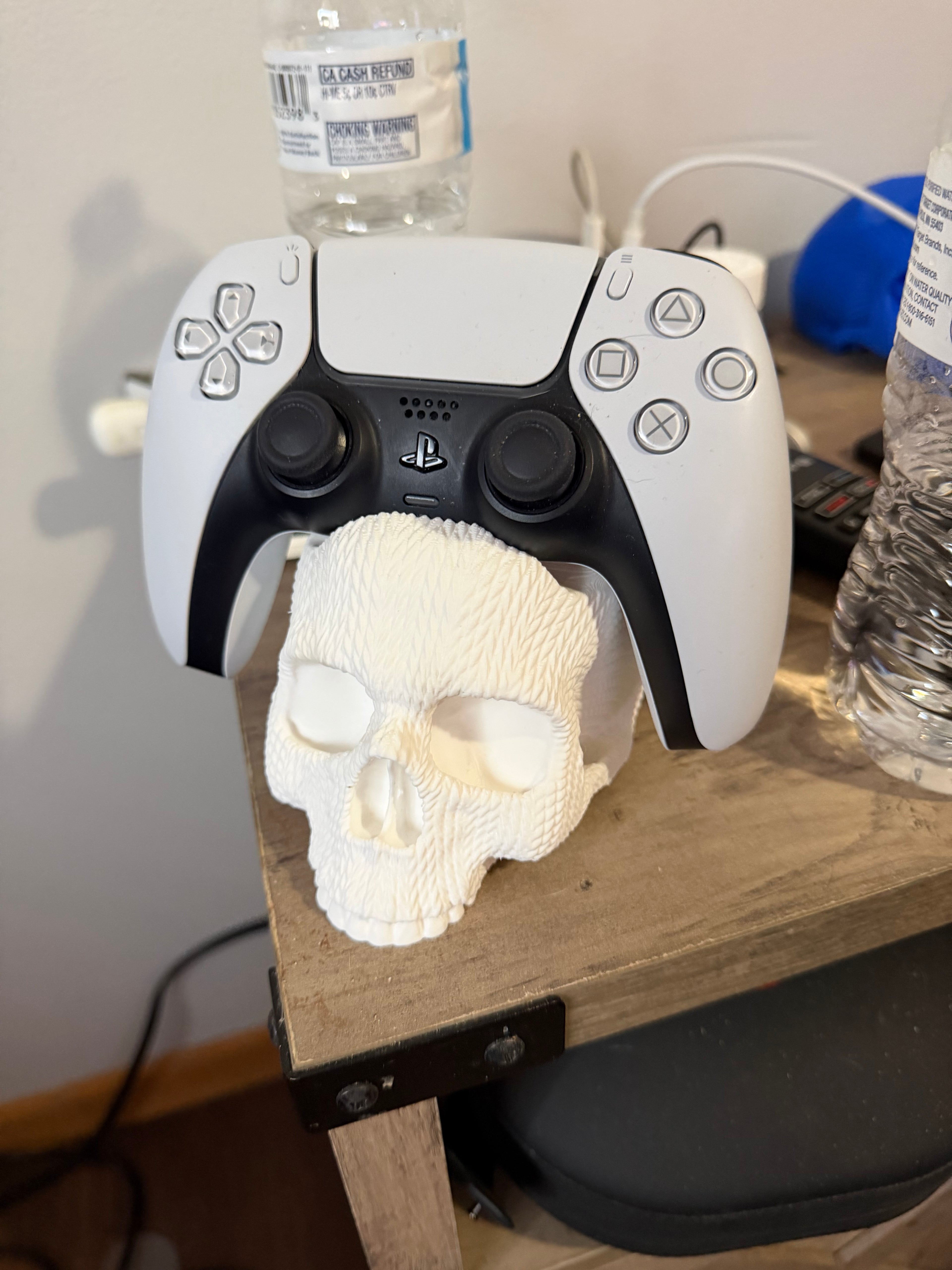 Knit skull PS5 controller holder