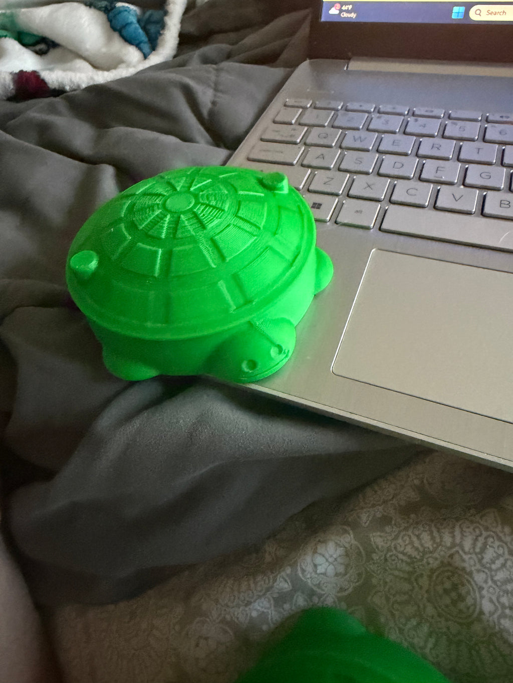Mini turtle sandbox with beach toys