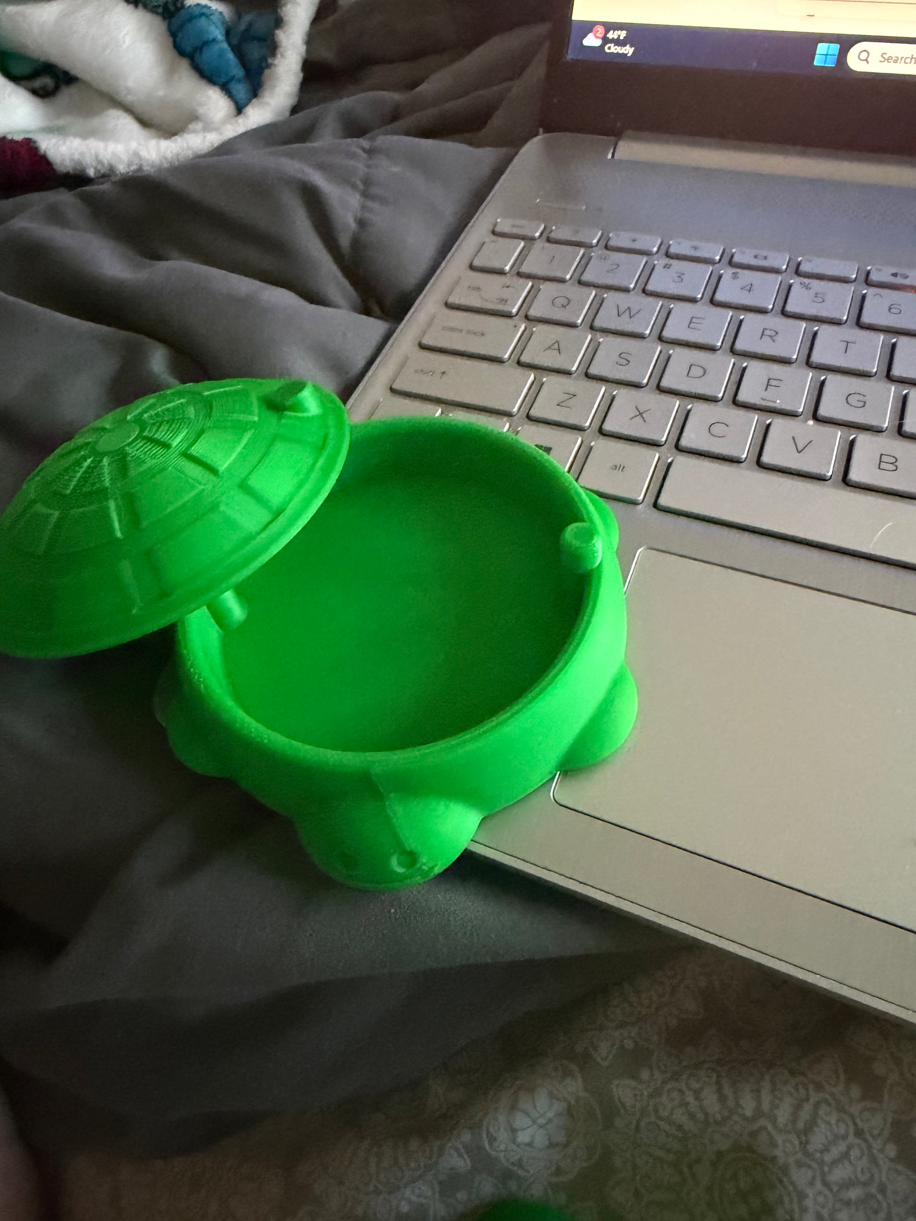 Mini turtle sandbox with beach toys